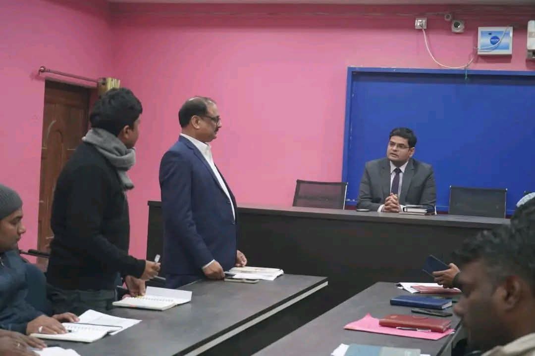 भरगामा प्रखंड कार्यालय का डीएम ने किया निरीक्षण, योजनाओं की पारदर्शिता और गुणवत्ता पर सख्त निर्देश